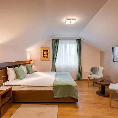 Hotel Rubicon Garni 4*