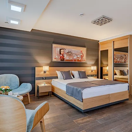 Hotel Rubicon Garni 4*